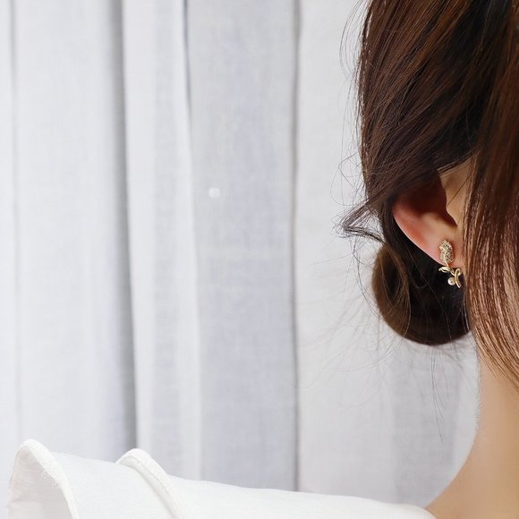 NEW 14K Gold Plated Diamond Rose Pearl Earrings - Picture 5 of 10